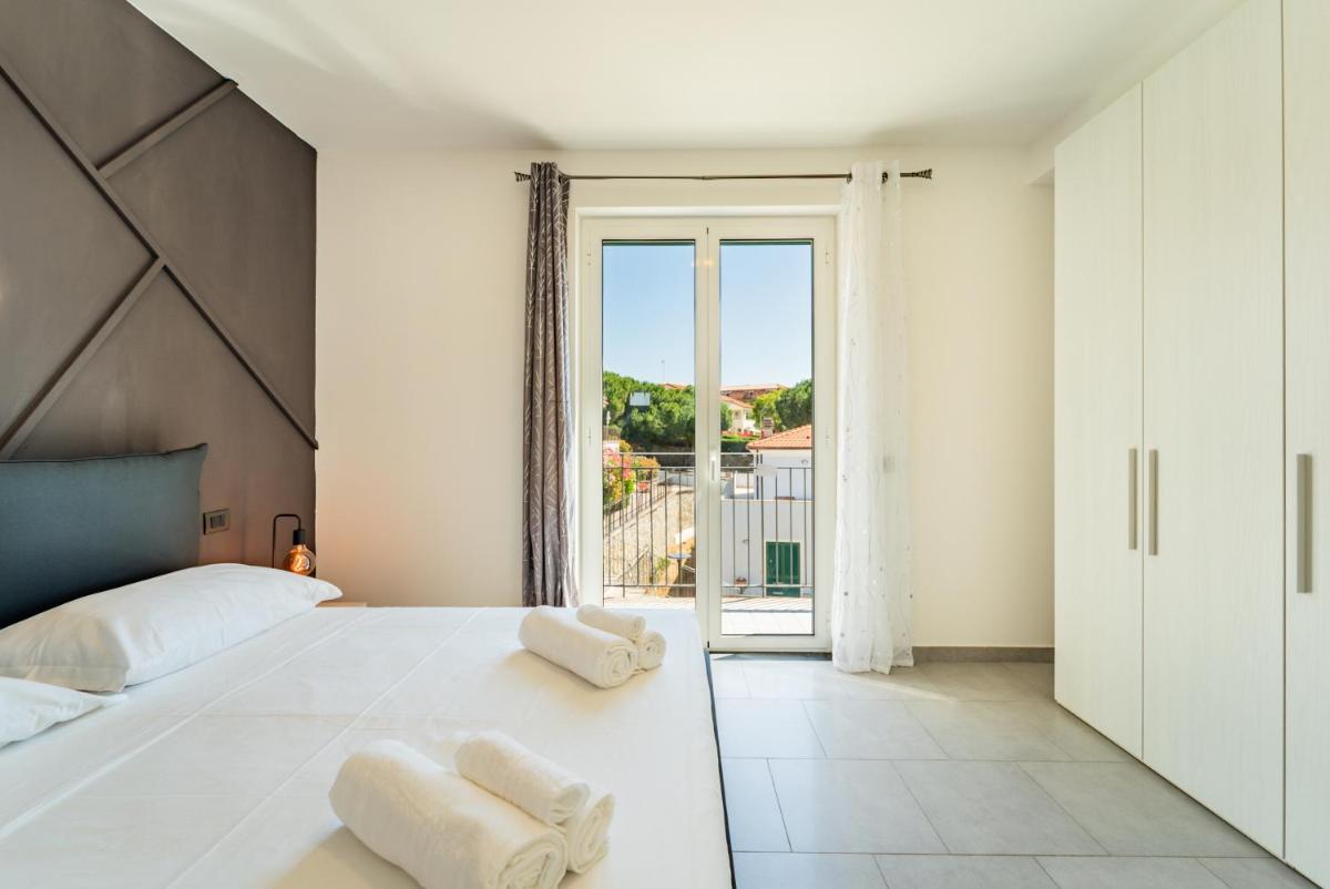Skybnb APPARTMENTS 30 mt from the sea - Housity