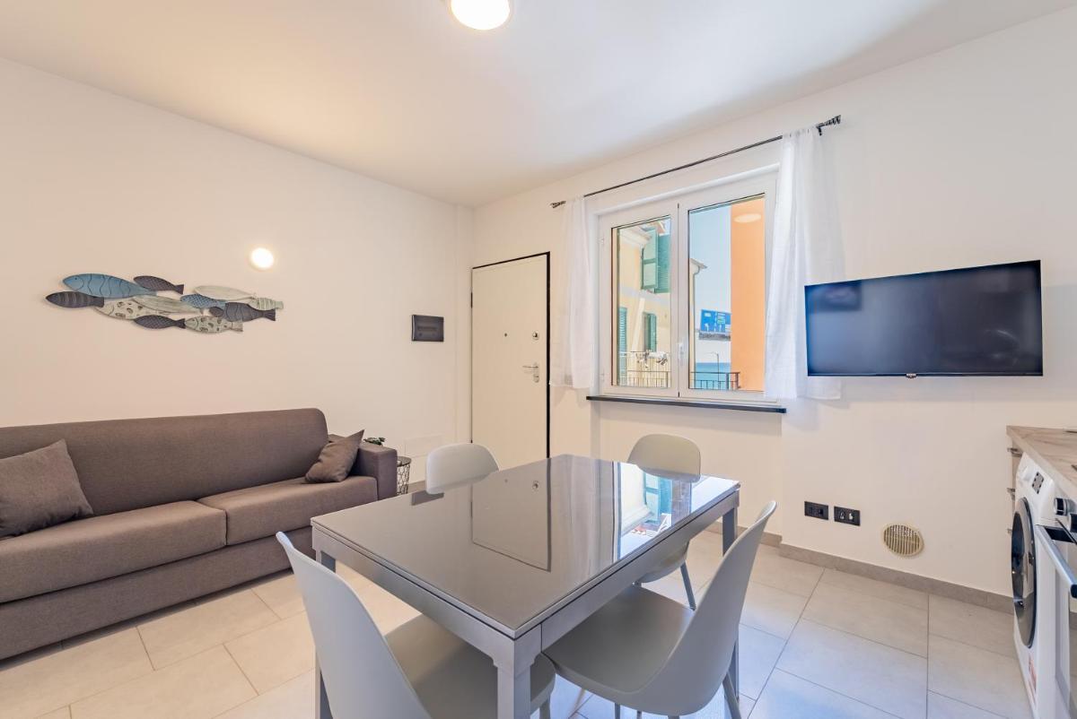Skybnb APPARTMENTS 30 mt from the sea - Housity