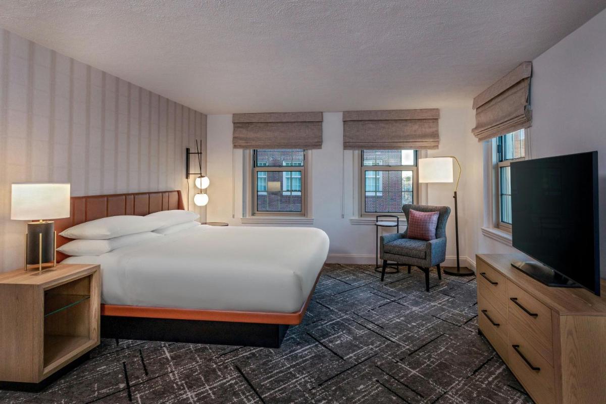 Sheraton Commander Hotel - Housity