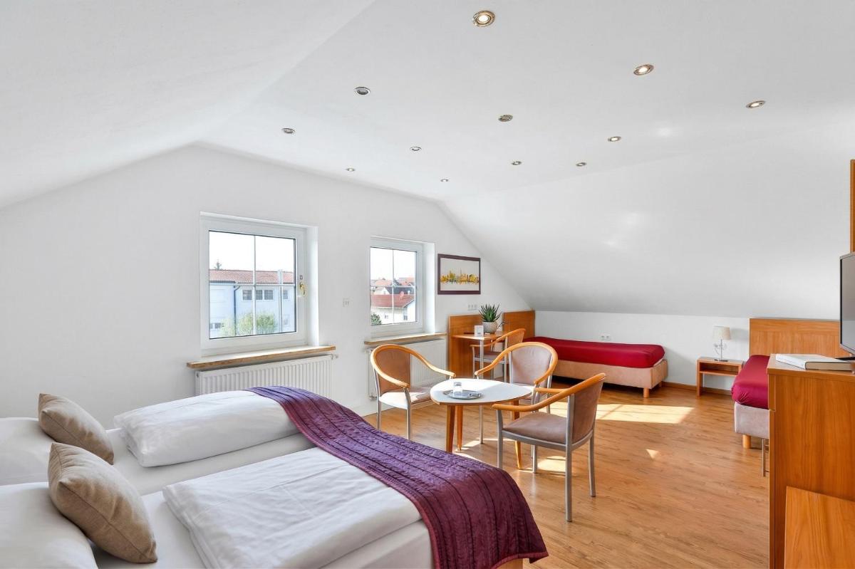 Hotel Hecht Garni - Housity