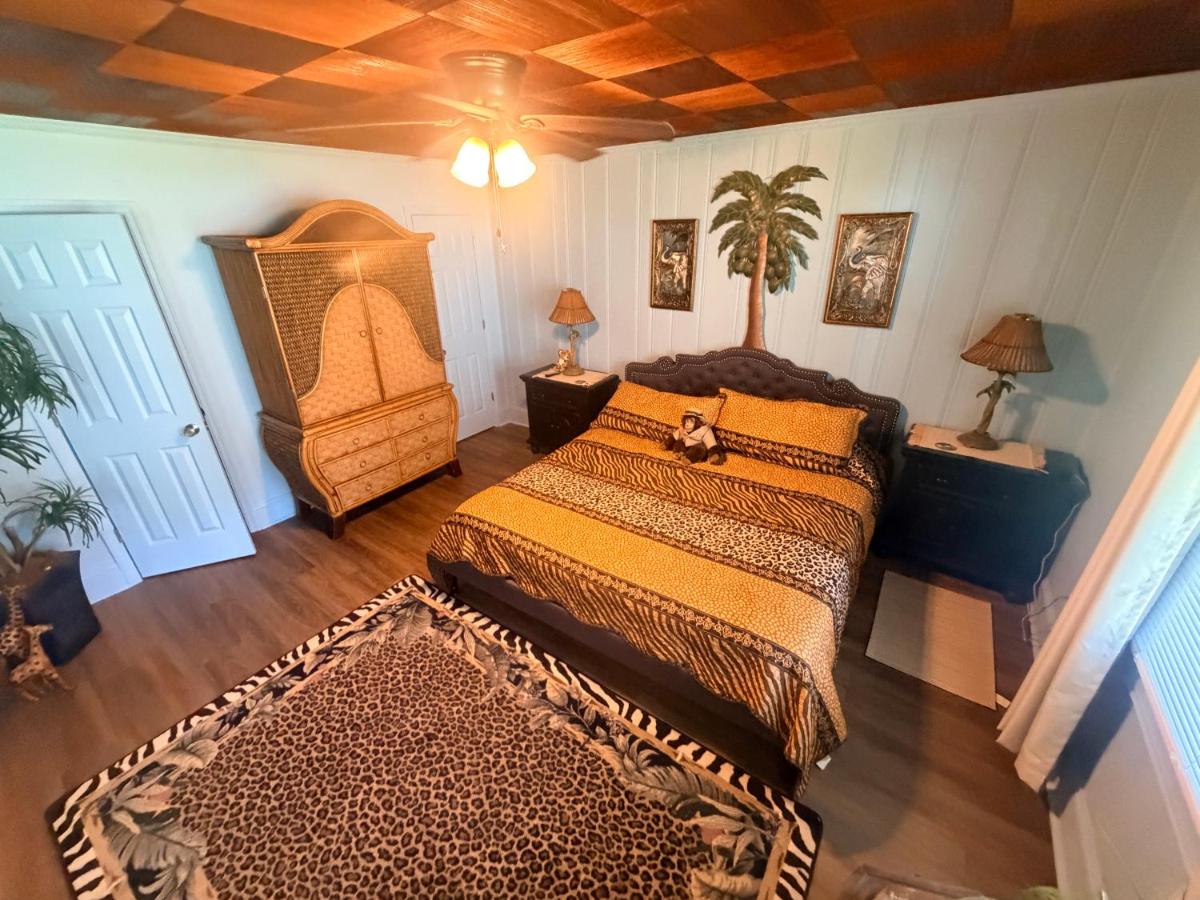 Historic Ziegler Inn and Suites with Whimsical Themed Rooms - Housity