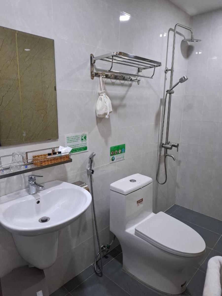 The Rice Hotel & Tour - 39 Nguyen Trai No 04 - Housity