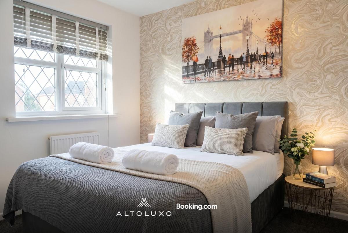 Stylish Stay in 3 BR House in Emersons Green, WiFi, & Garden by AltoLuxo Short Lets & Serviced Accommodation - Housity