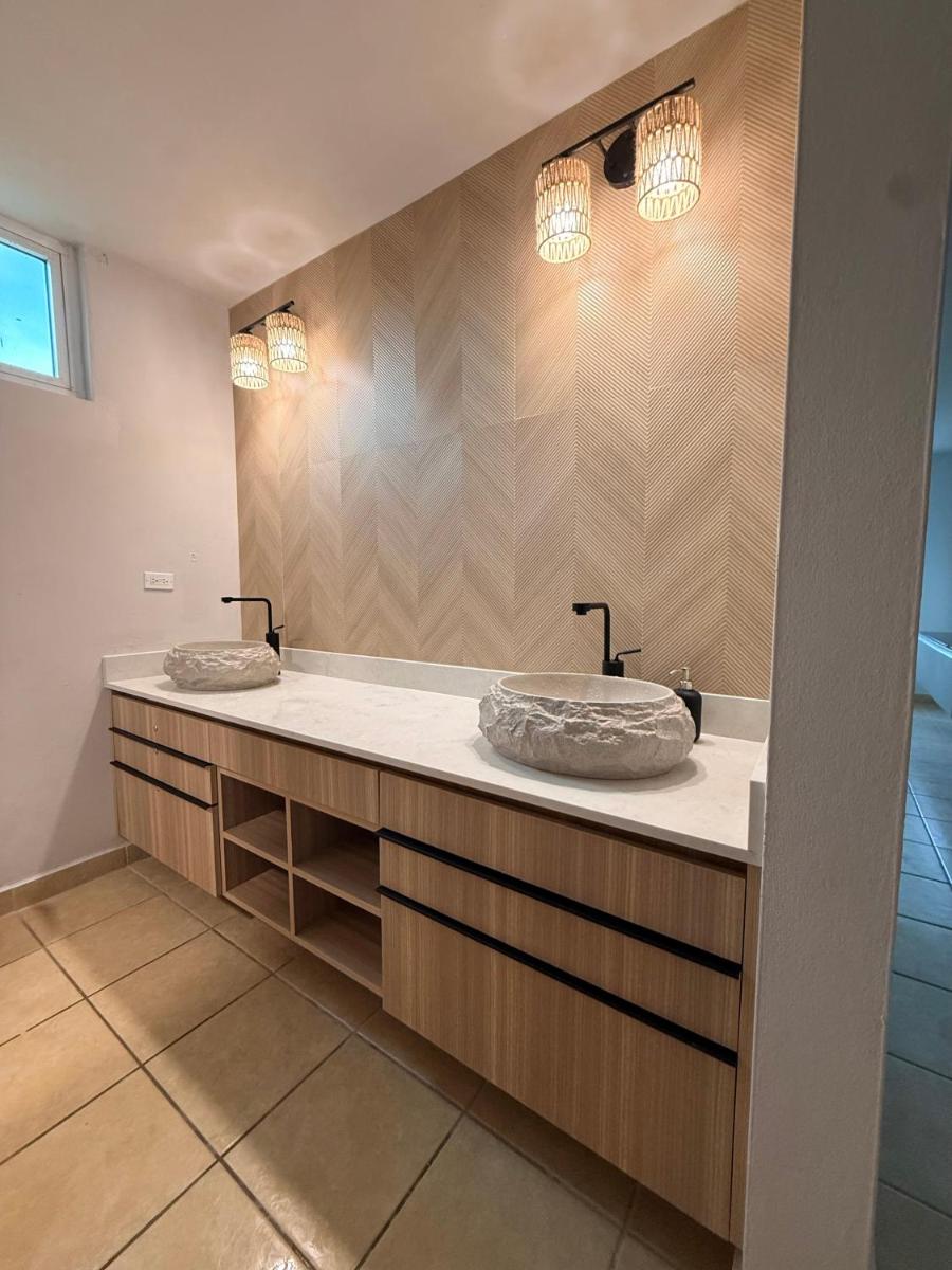 Luxury Apartment with Ocean Views - Hizvo