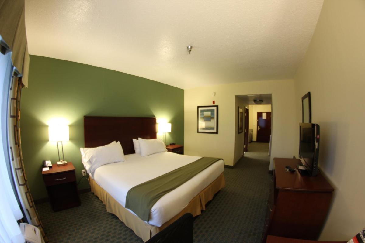 Holiday Inn Express & Suites Cocoa by IHG - Housity