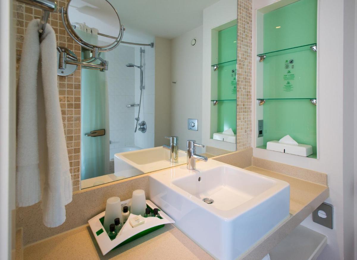 Holiday Inn Stevenage, an IHG Hotel - Housity