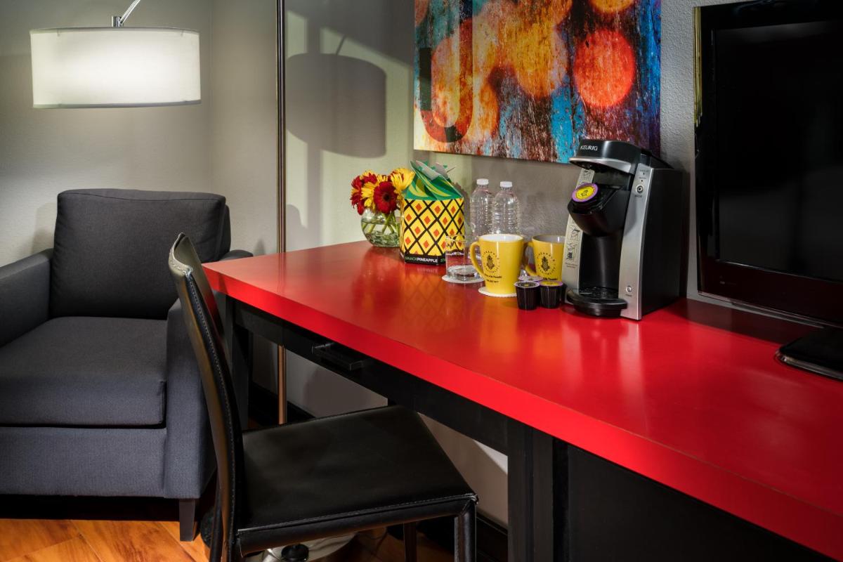 Staypineapple, Hotel FIVE, Downtown Seattle - Housity