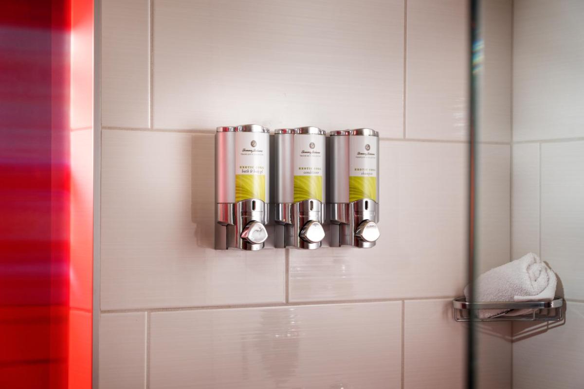 Staypineapple, Hotel FIVE, Downtown Seattle - Housity