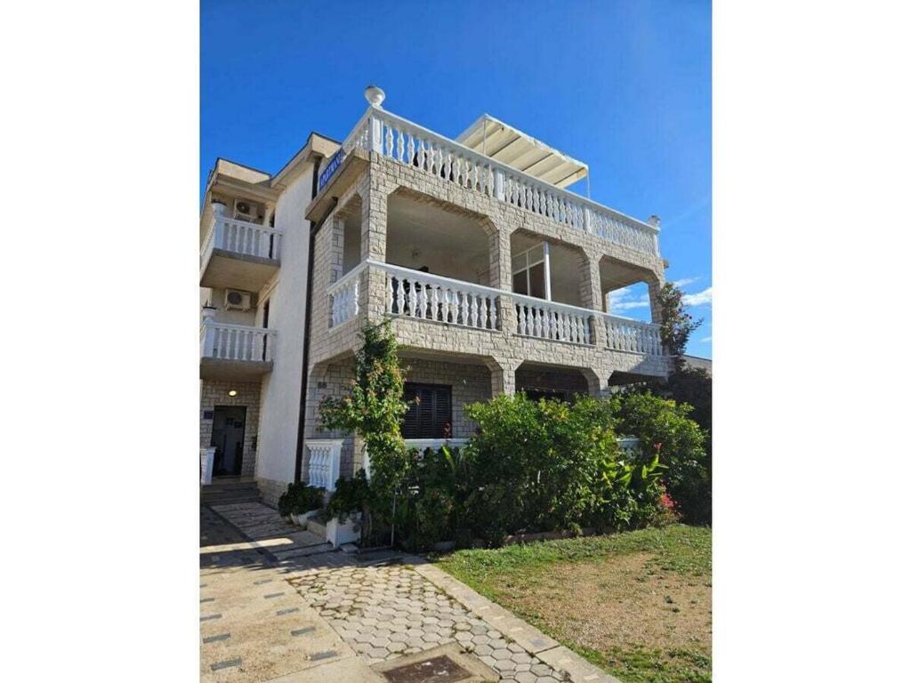 Apartment in Tribunj with balcony and parking - Housity