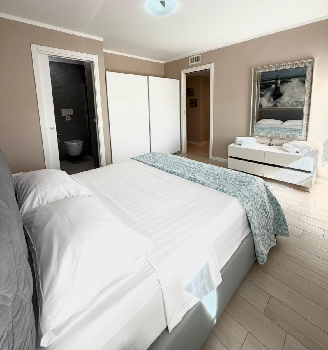 Casa Magenta Apartment 2 - Housity