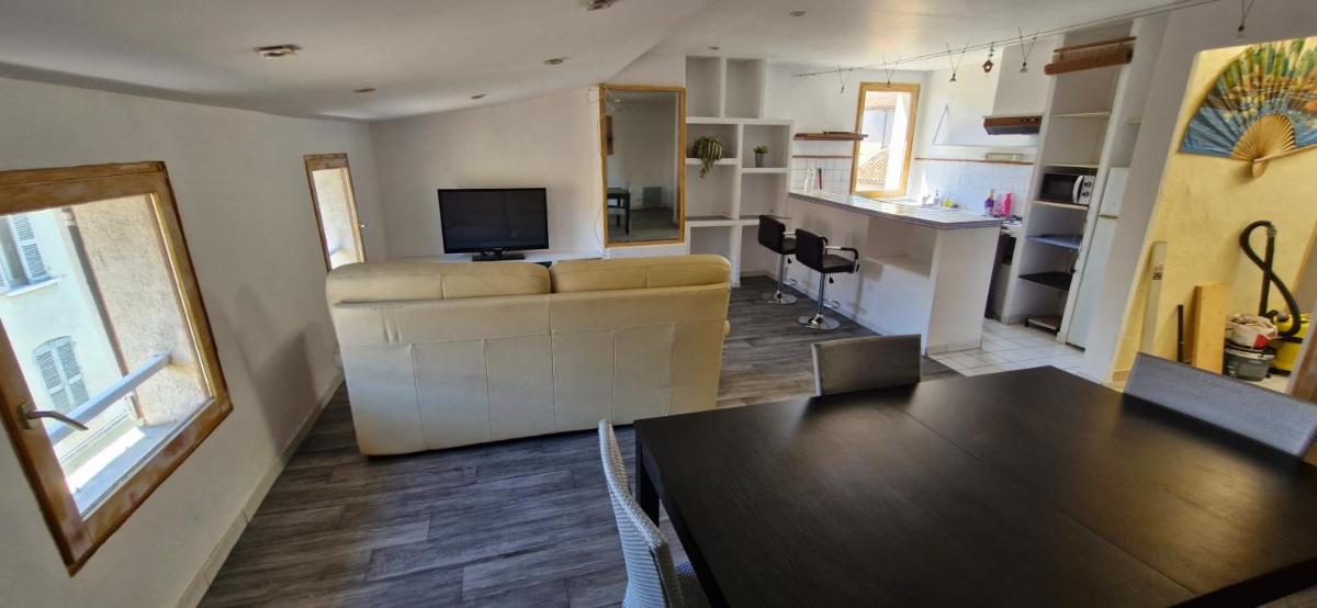 Grand appartement lumineux avec 2 chambres - Housity