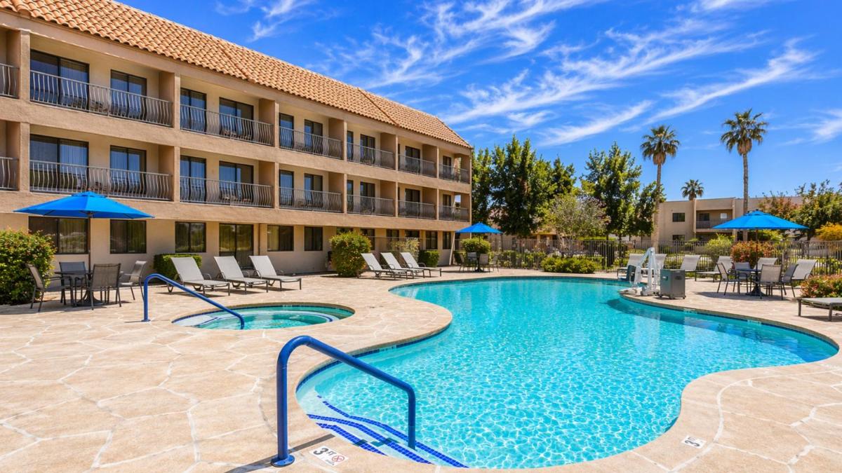 Holiday Inn Express Palm Desert by IHG - Housity
