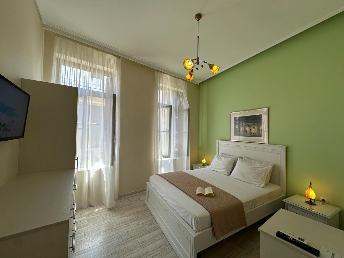 Theasis Athens - Housity