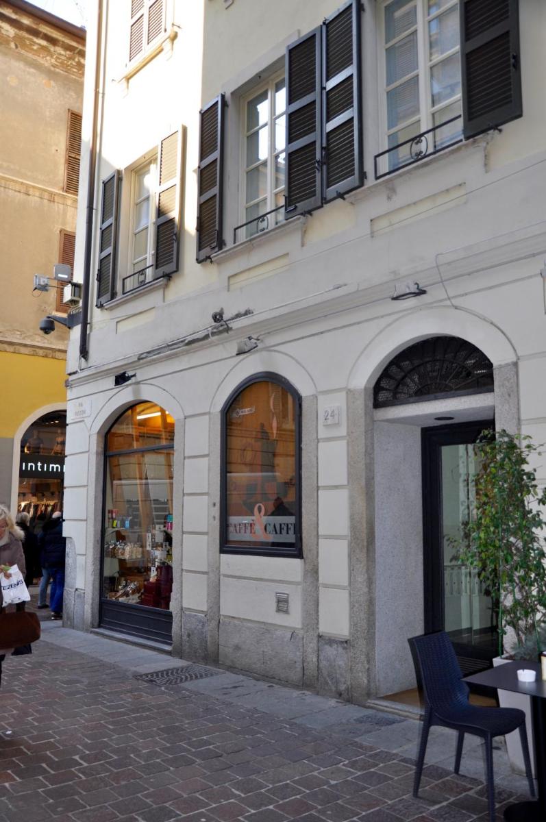 CHARMING COMO - Apartment downtown in the pedestrian area with 2 double bedrooms and 2 complete bathrooms a spacious living room and full equipped kitchen - Housity