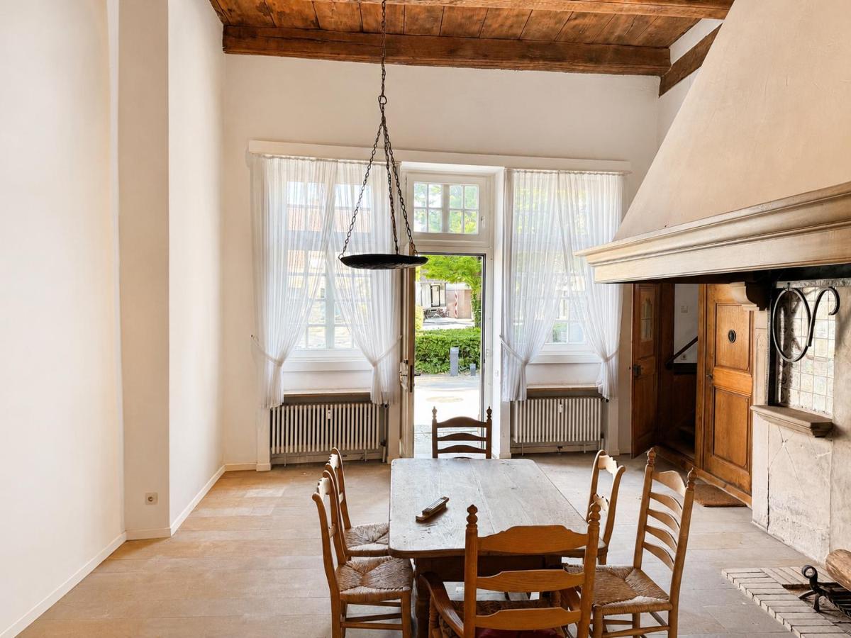 Nice Flats Historic 3 Zimmer 4 Bett Apartment, 2 Schlafzimmer, SmartTV, Küchenzeile - Housity