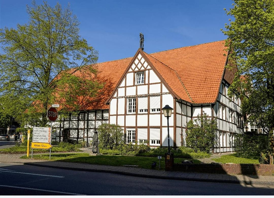 Nice Flats Historic 3 Zimmer 4 Bett Apartment, 2 Schlafzimmer, SmartTV, Küchenzeile - Housity