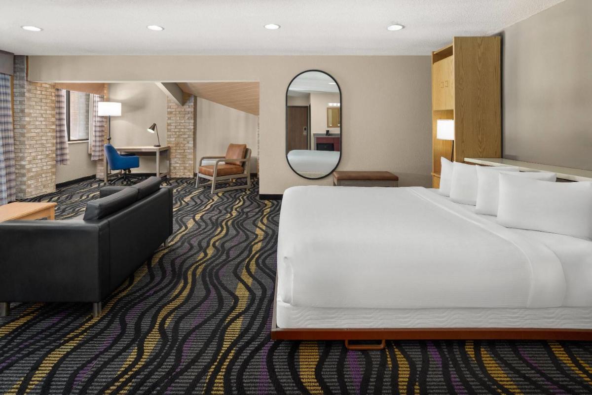 Baymont by Wyndham Logan - Housity