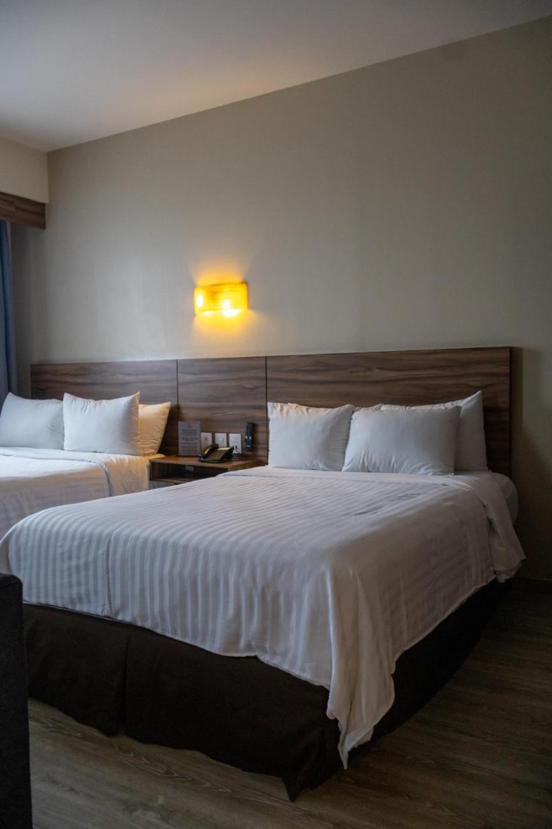 Hotel Crown Victoria - Housity