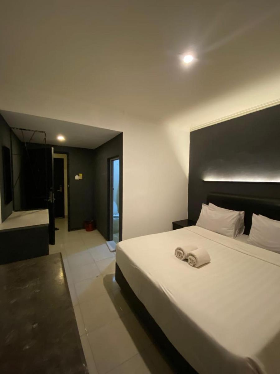 Grand Charis Hotel Tulungagung - Housity