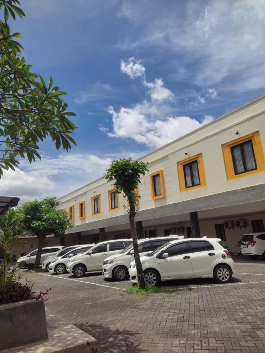 Grand Charis Hotel Tulungagung - Housity