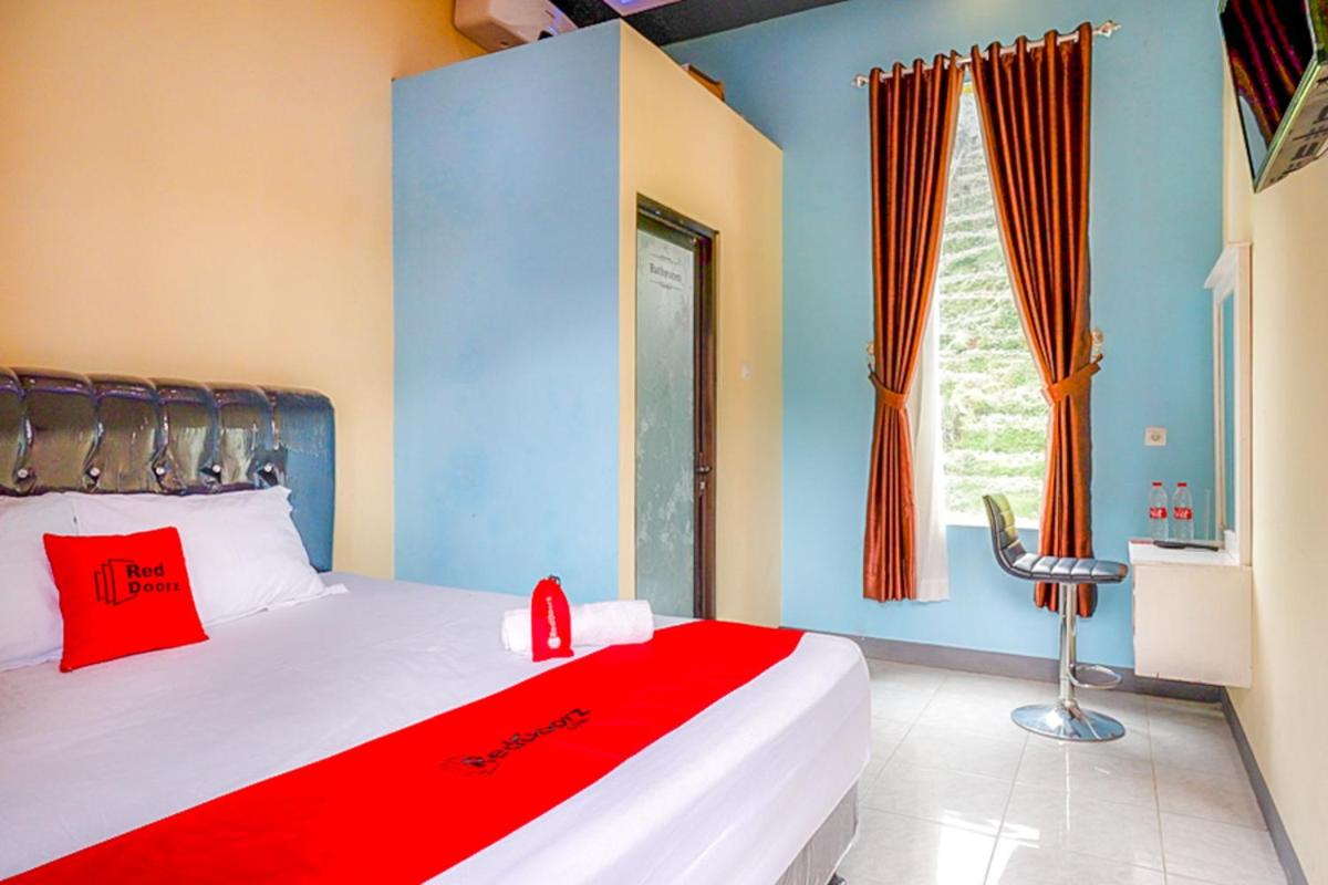 RedDoorz @ Gerbang Dieng Plateau Area - Housity