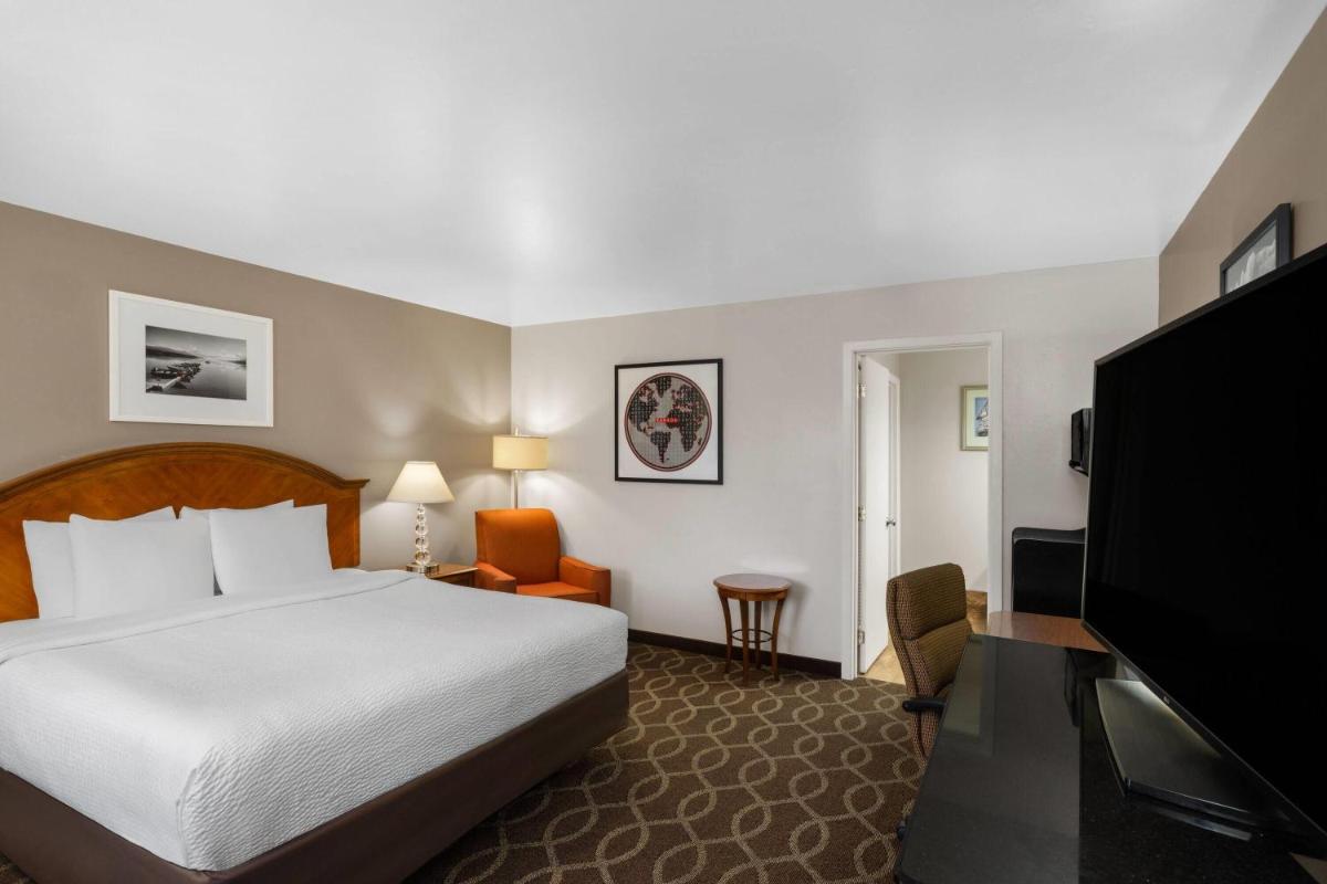Ramada Bayside Inn & Suites Eureka - Housity