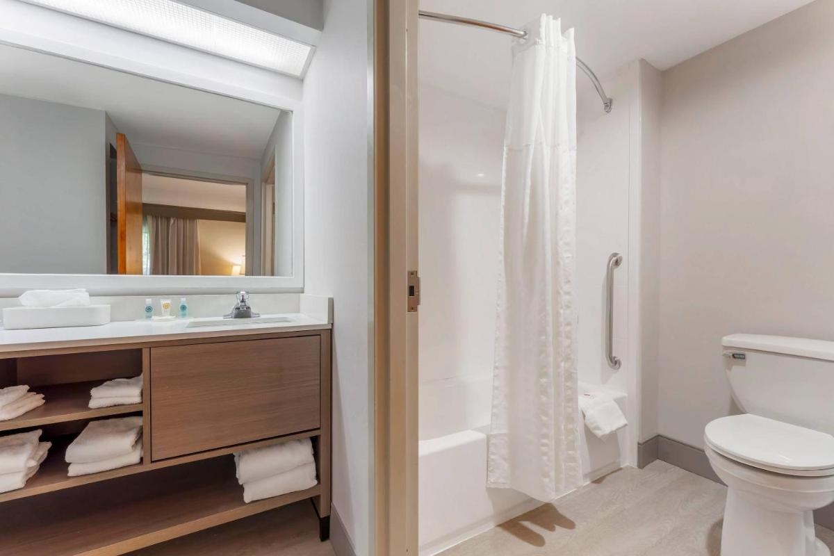 Comfort Inn & Suites LaVale - Cumberland - Housity