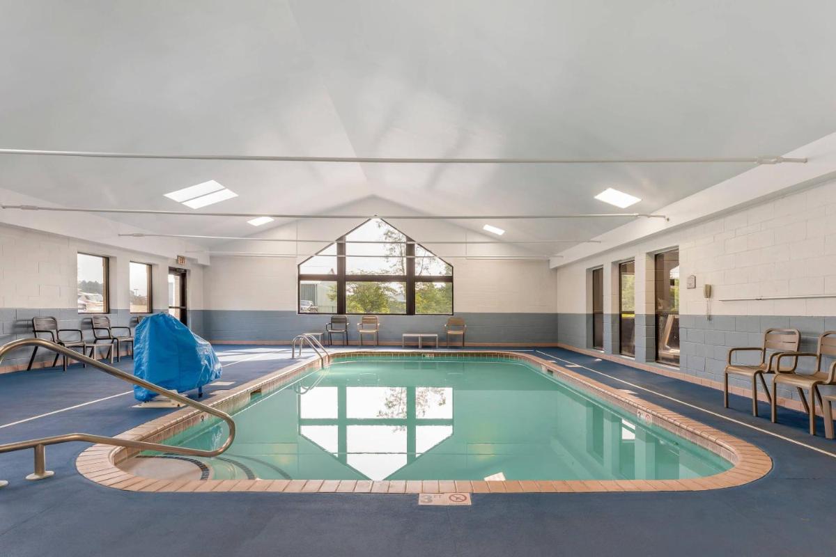 Comfort Inn & Suites LaVale - Cumberland - Housity