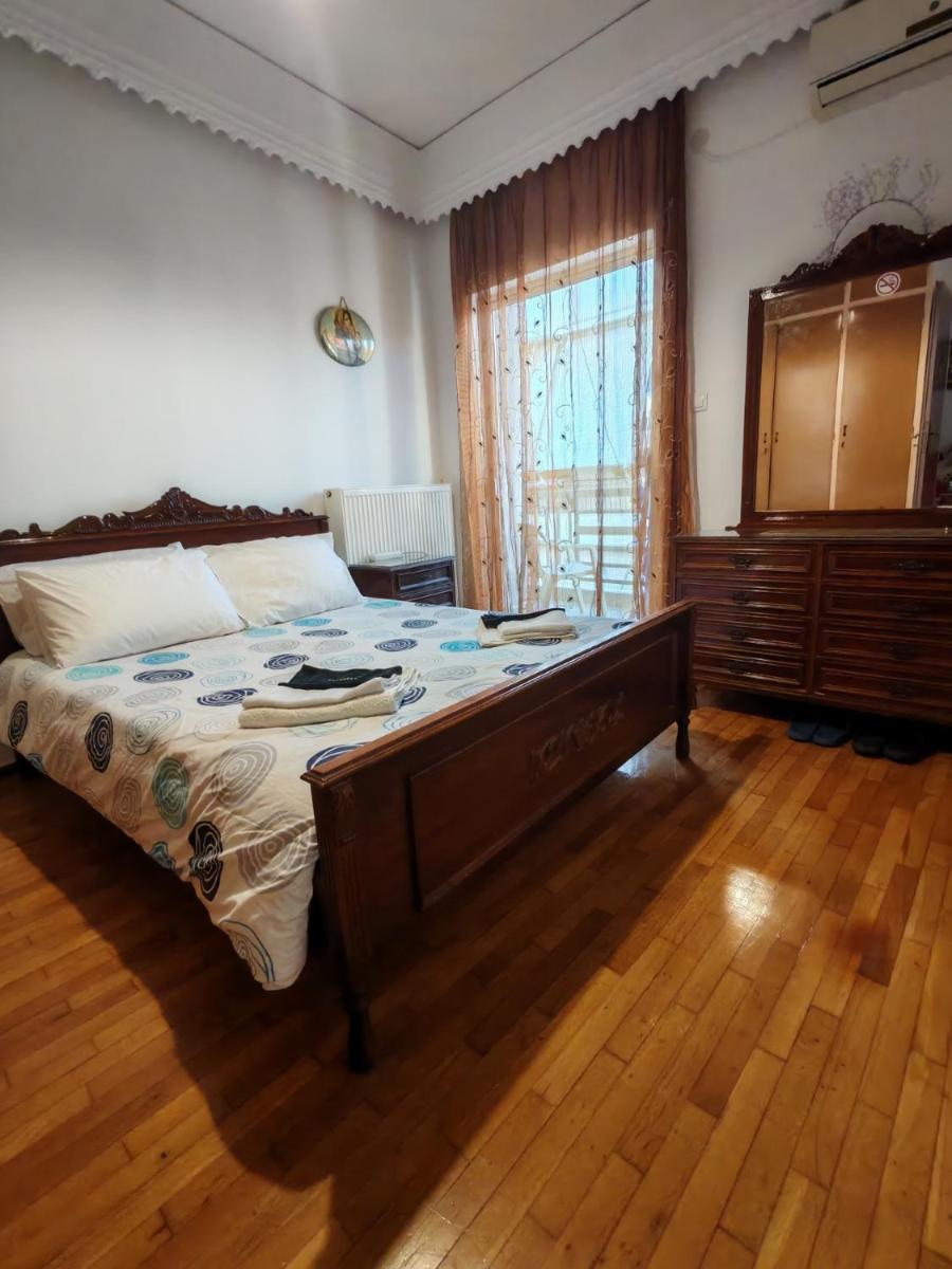 FLAT with Private Rooms - Housity
