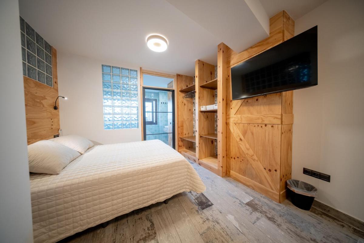 Hostal ZENTRAL - Housity
