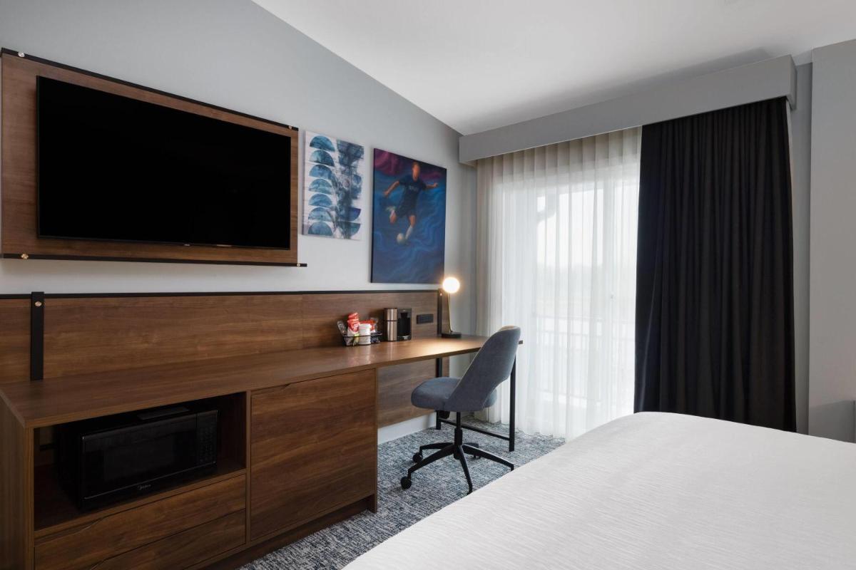 Wingate by Wyndham Geneva at SPIRE Academy - Housity