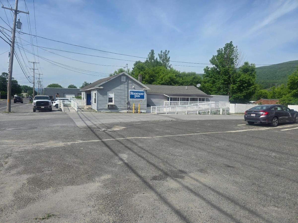 Rodeway Inn - Housity