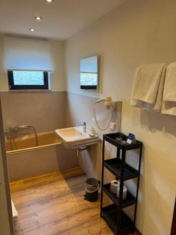Hotel Am Waldschwimmbad - Housity