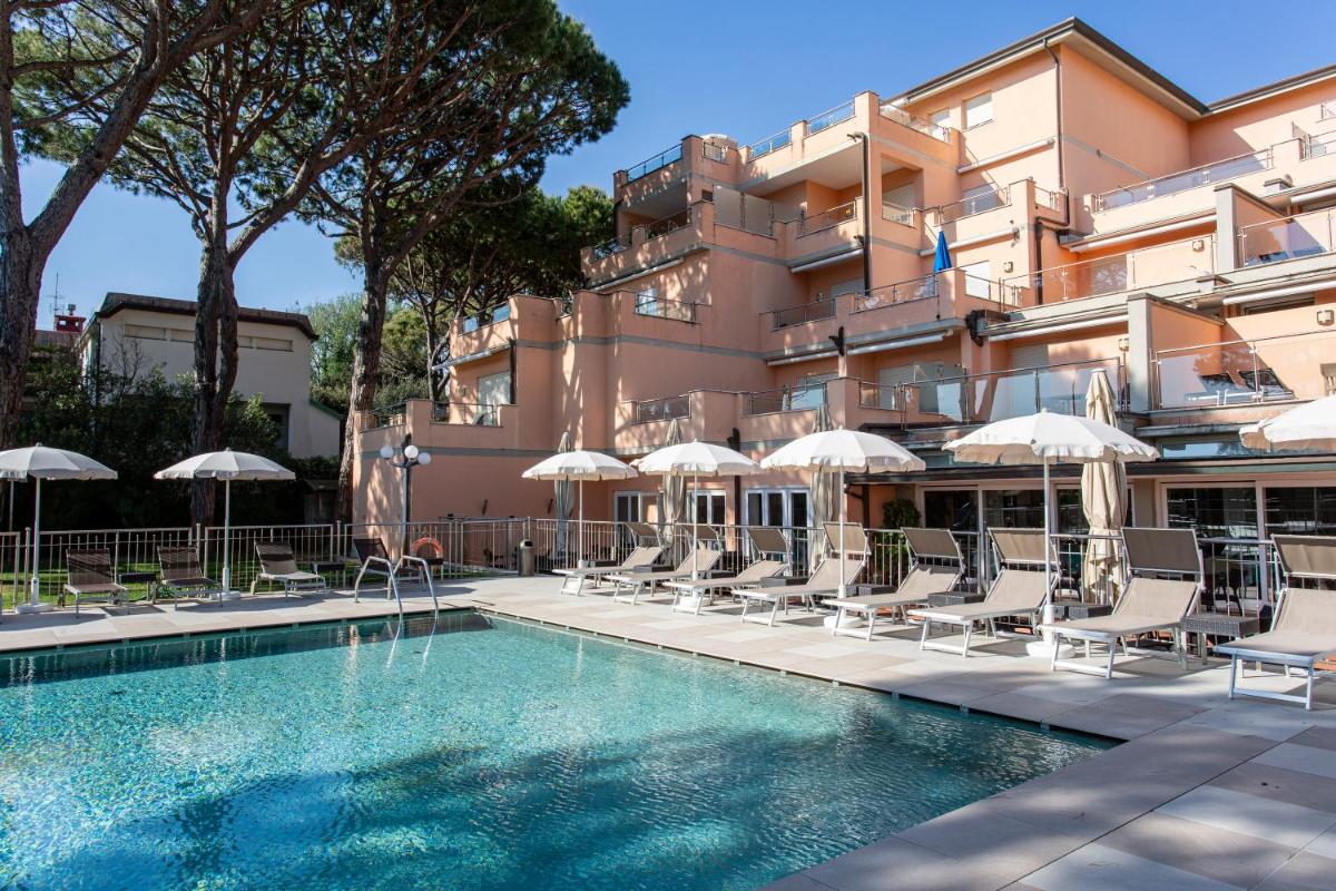 Versilia Palace Hotel - Housity