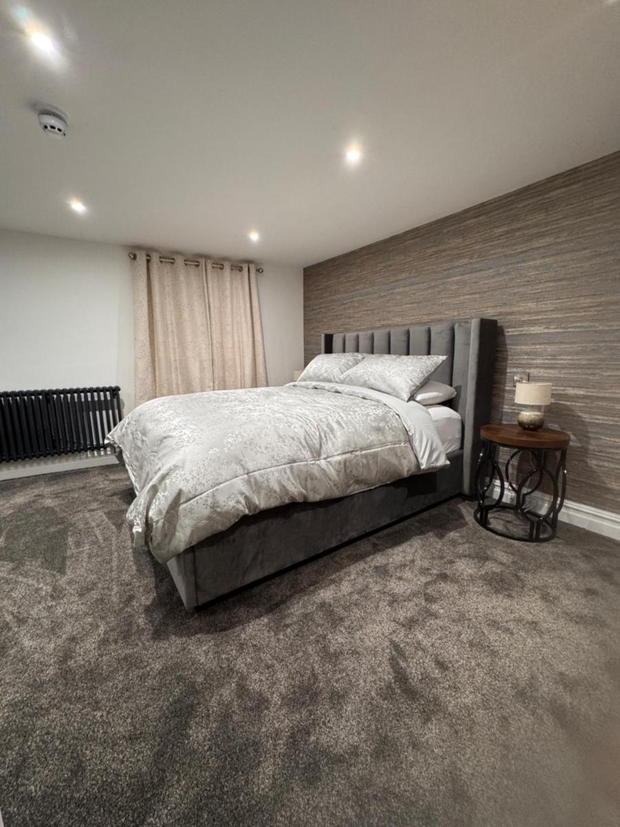 Horse and Groom - Housity