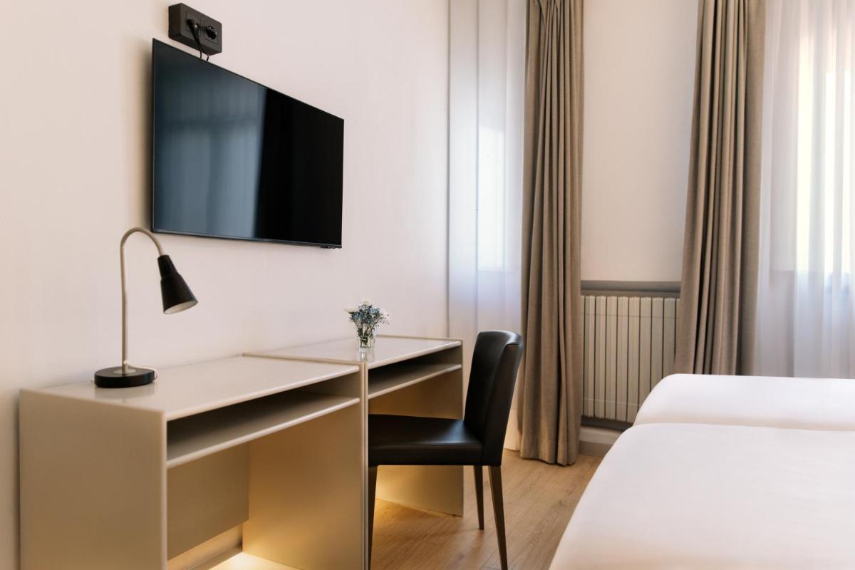 Hospedium Hotel Lleida - Housity
