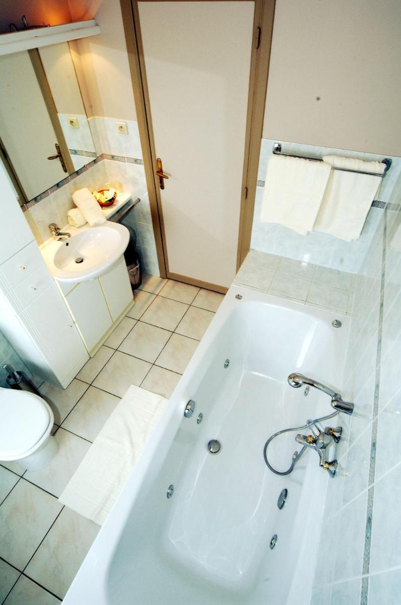 Hôtel Le Saint Loup - Housity