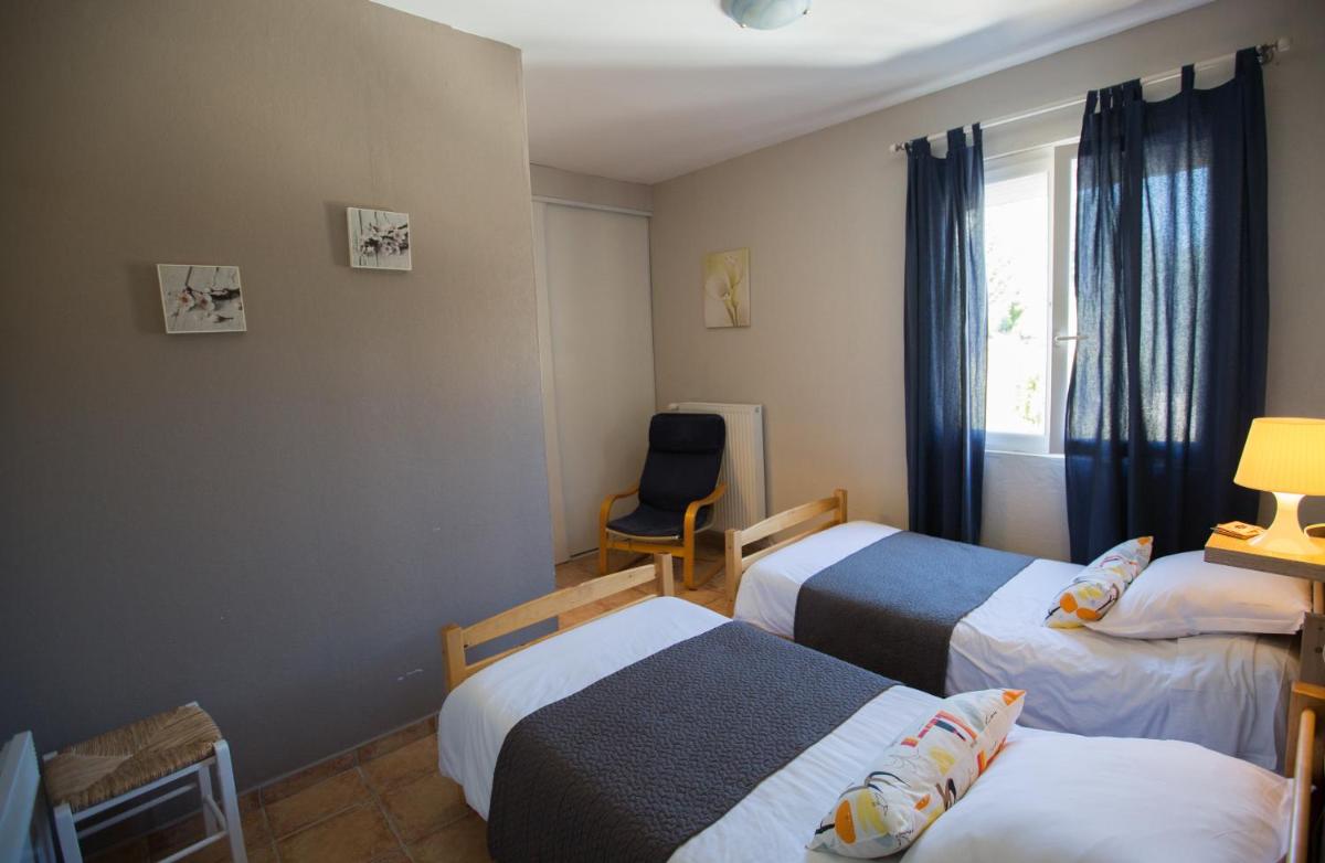 Un ou plusieurs lits dans un hébergement de l'établissement Logis hôtel restaurant Auberge de l'Espinouse
