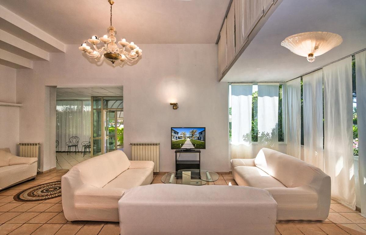 Hotel Ambasciatori - Housity