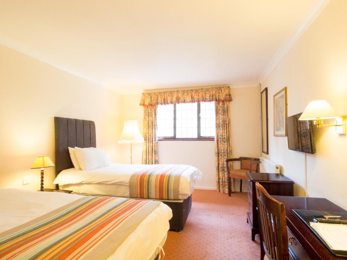 The Devil's Punchbowl Hotel - Housity
