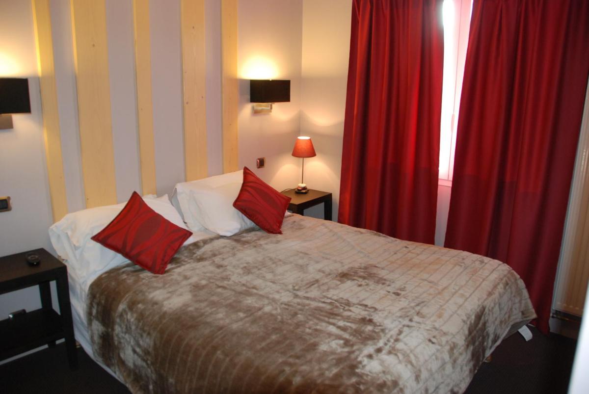 Un ou plusieurs lits dans un hébergement de l'établissement Hotel Corrieu