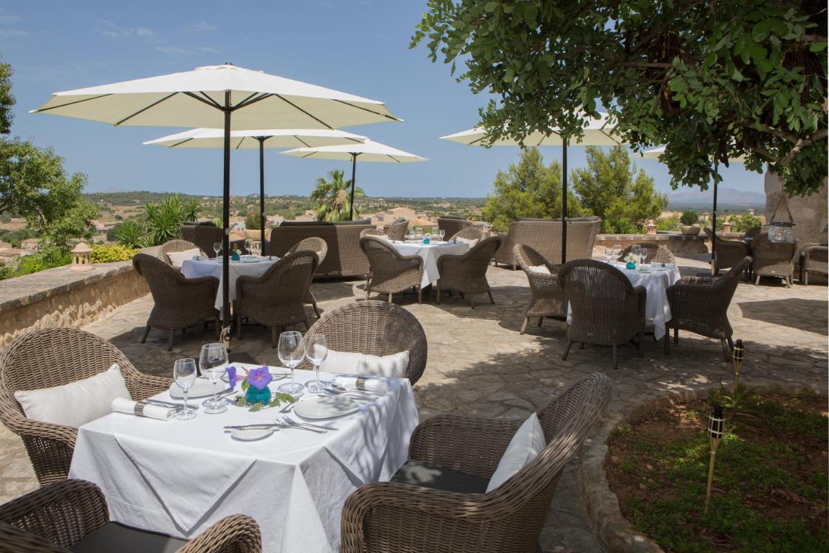 Un restaurante o sitio para comer en Casa Font i Roig