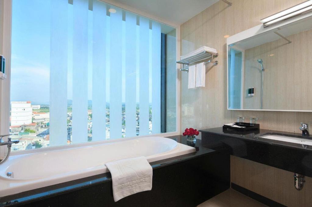 Royal Palace Hotel - Housity