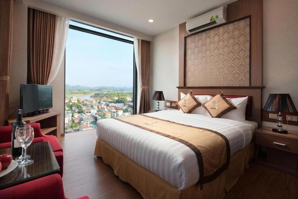 Royal Palace Hotel - Housity