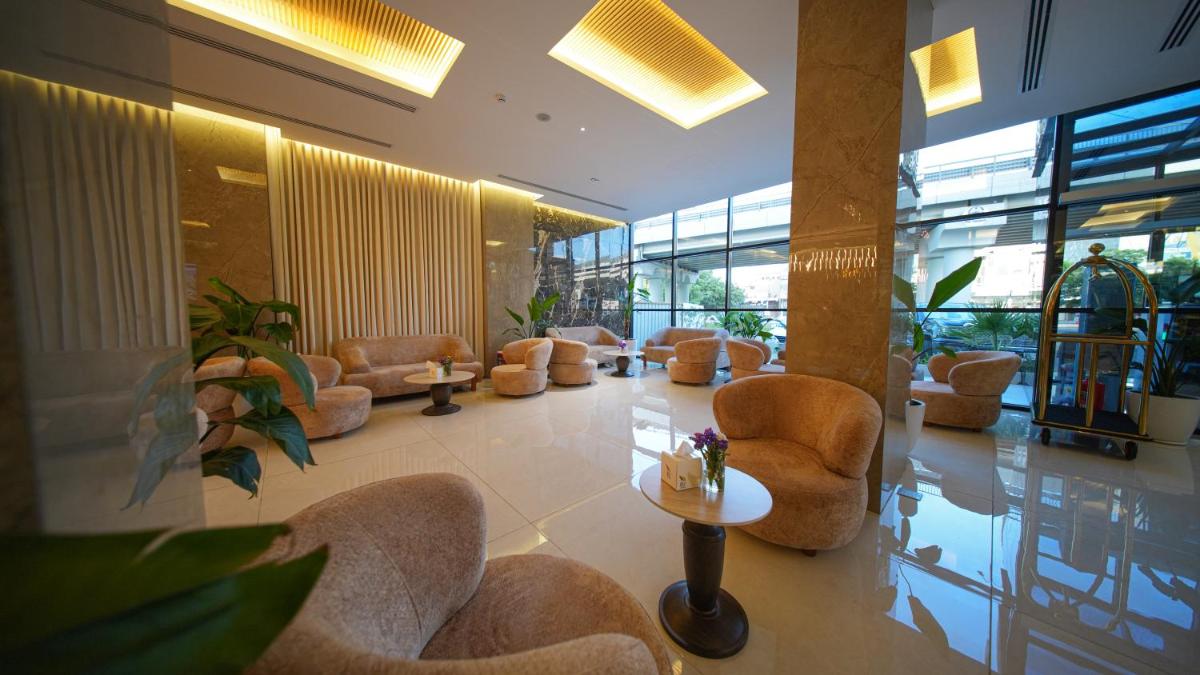 BAZ Hotel Airport Road - Housity