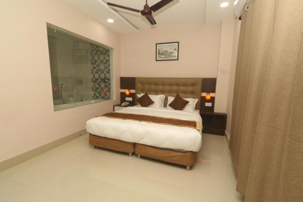 Hotel Gajur Palace - Housity