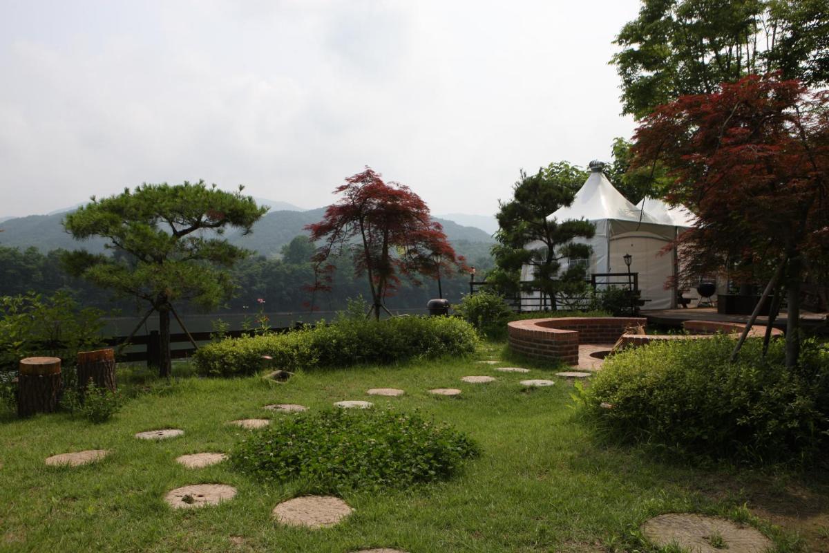 Moonlight Blue Pension - Housity