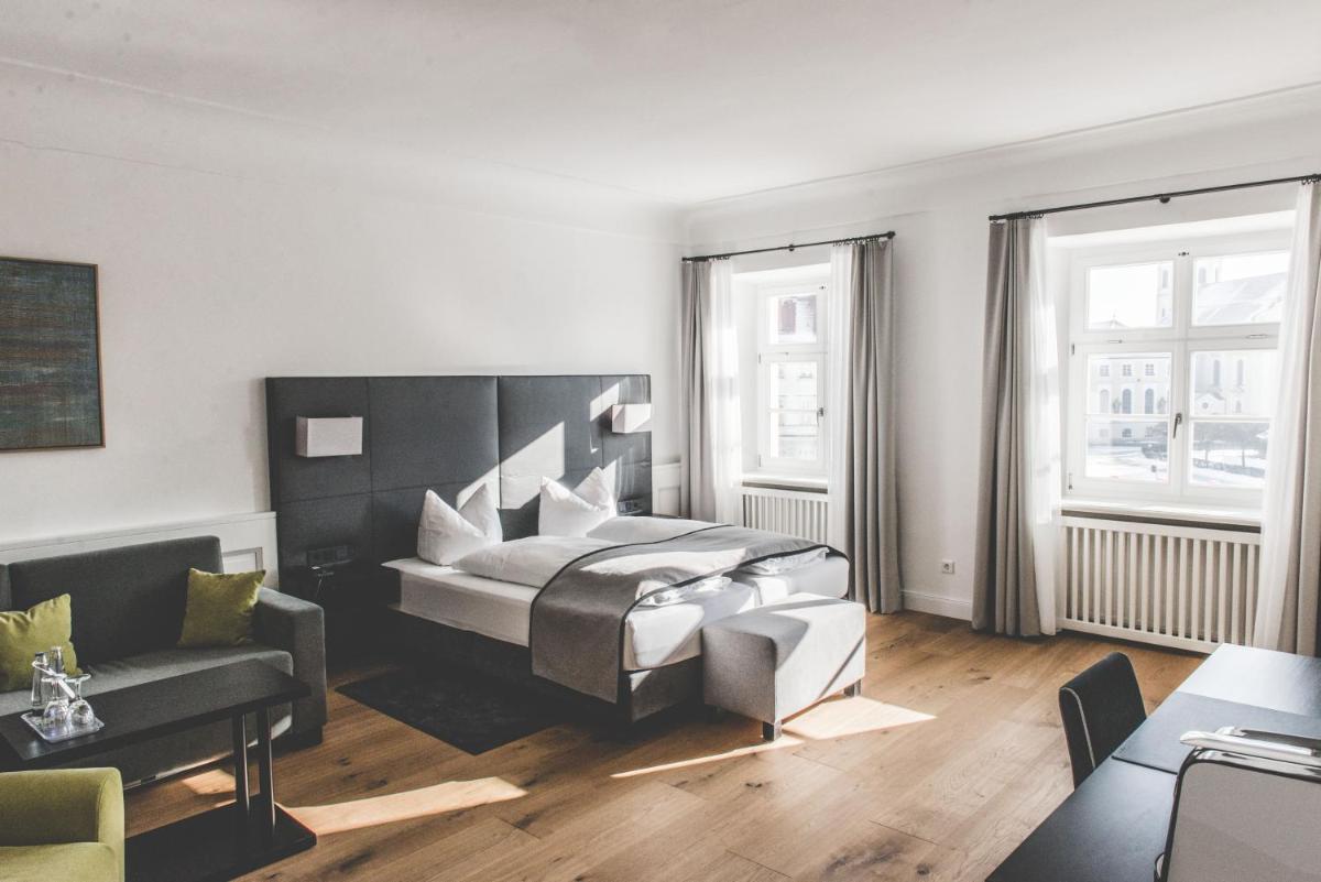 Hotel Münchner Hof - Housity