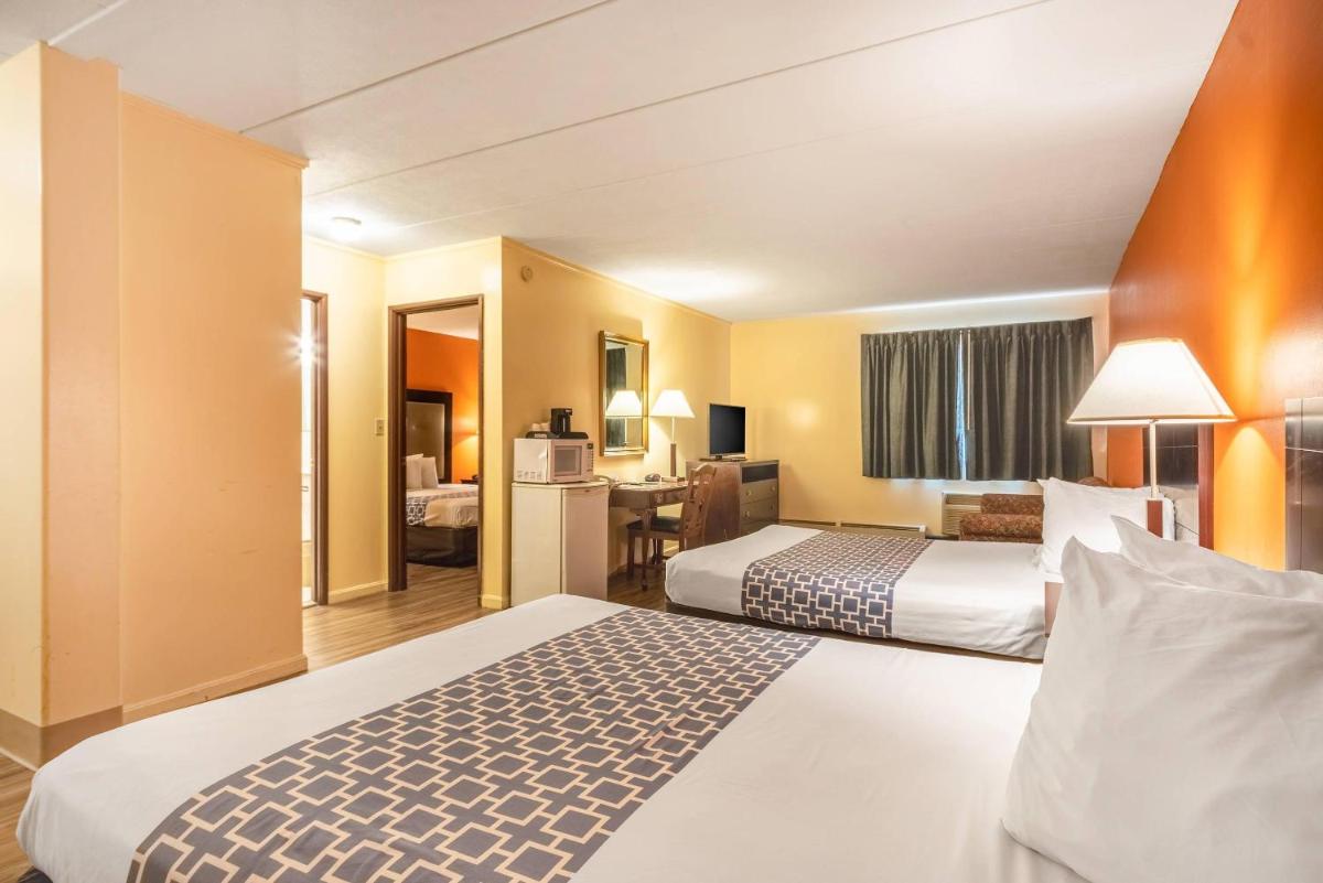 Econo Lodge Inn & Suites Windsor Locks Bradley Airport - Housity