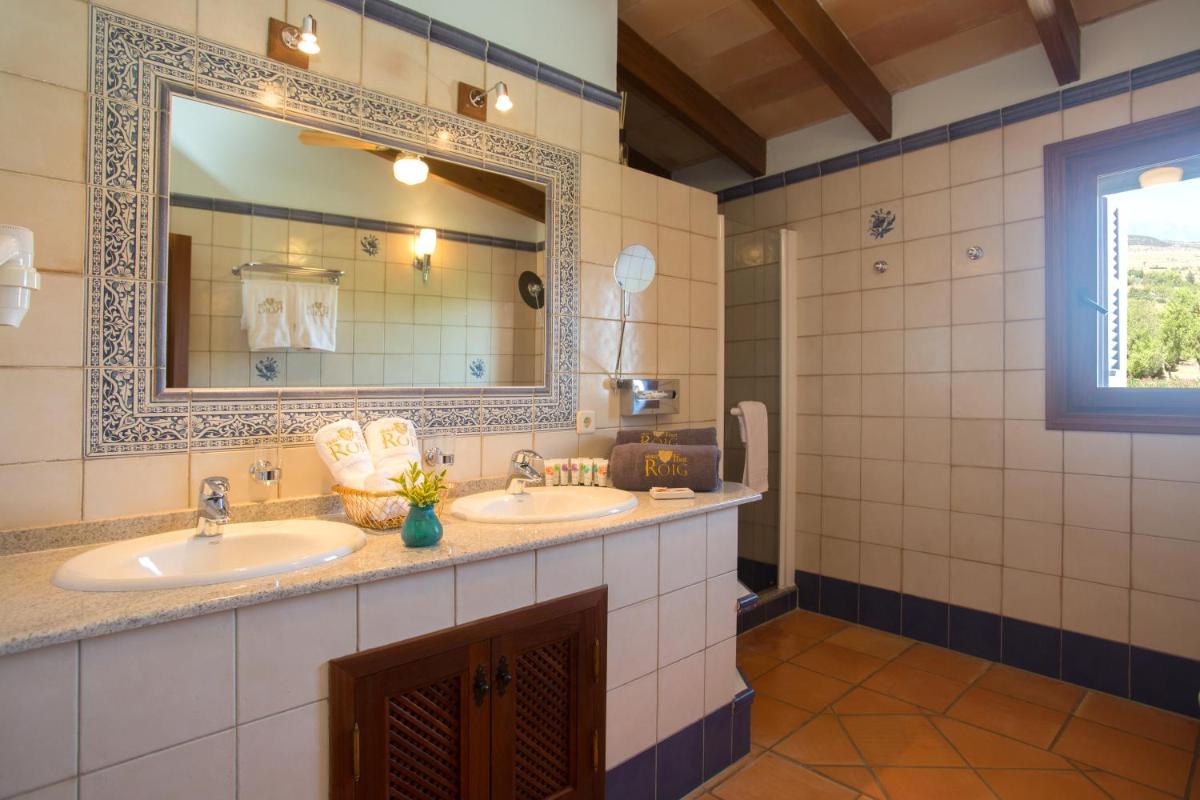 Un baño de Casa Font i Roig
